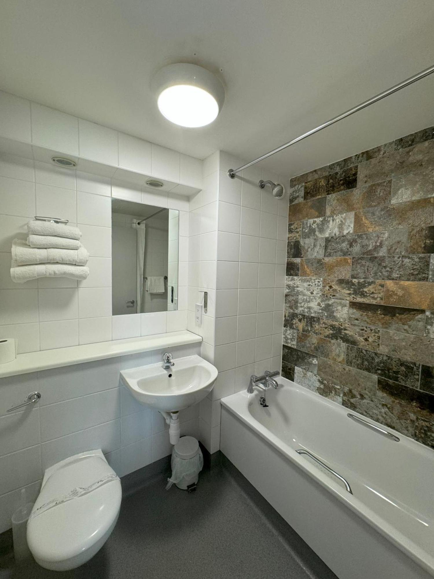 Citilodge Wakefield Hotel By Roomsbooked Exterior foto