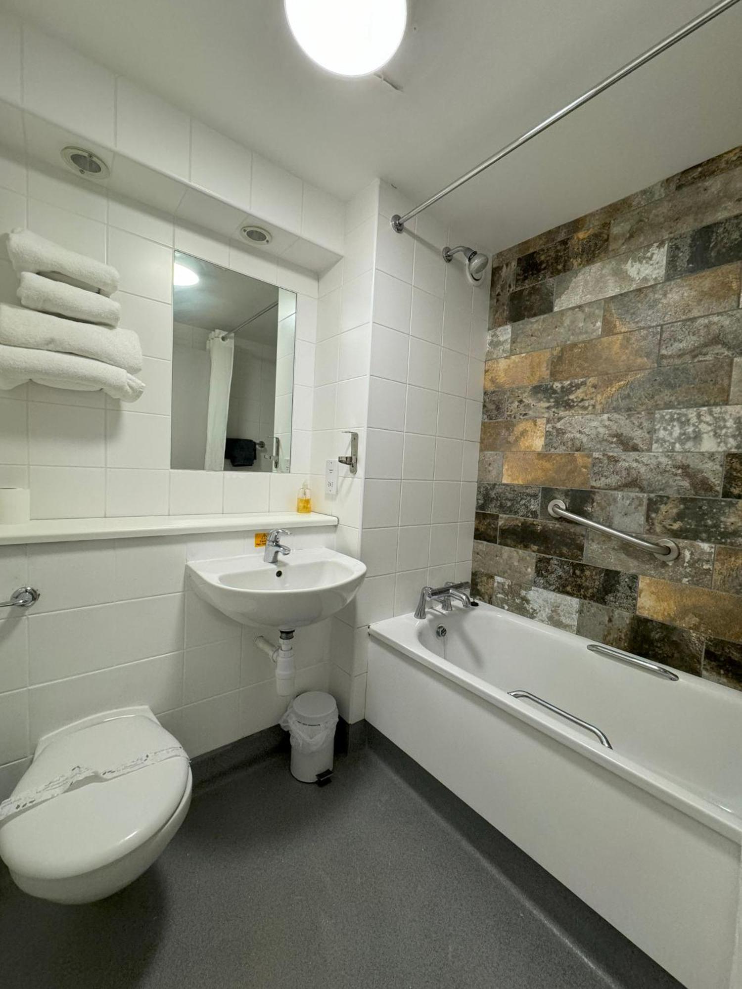Citilodge Wakefield Hotel By Roomsbooked Exterior foto
